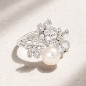 David Morris – Bague en or blanc 18 carats, perle et diamants